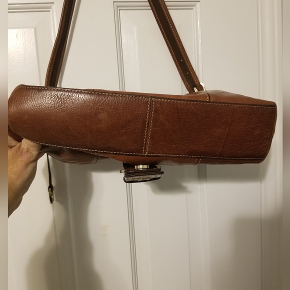 Etienne Aigner 100% Brown Leather Med Shoulder Bag w/ Brass Buckle - Picture 5 of 13